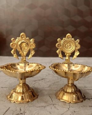 Brass Fine Art Sangu Chakra Diya For Pooja 3.5″